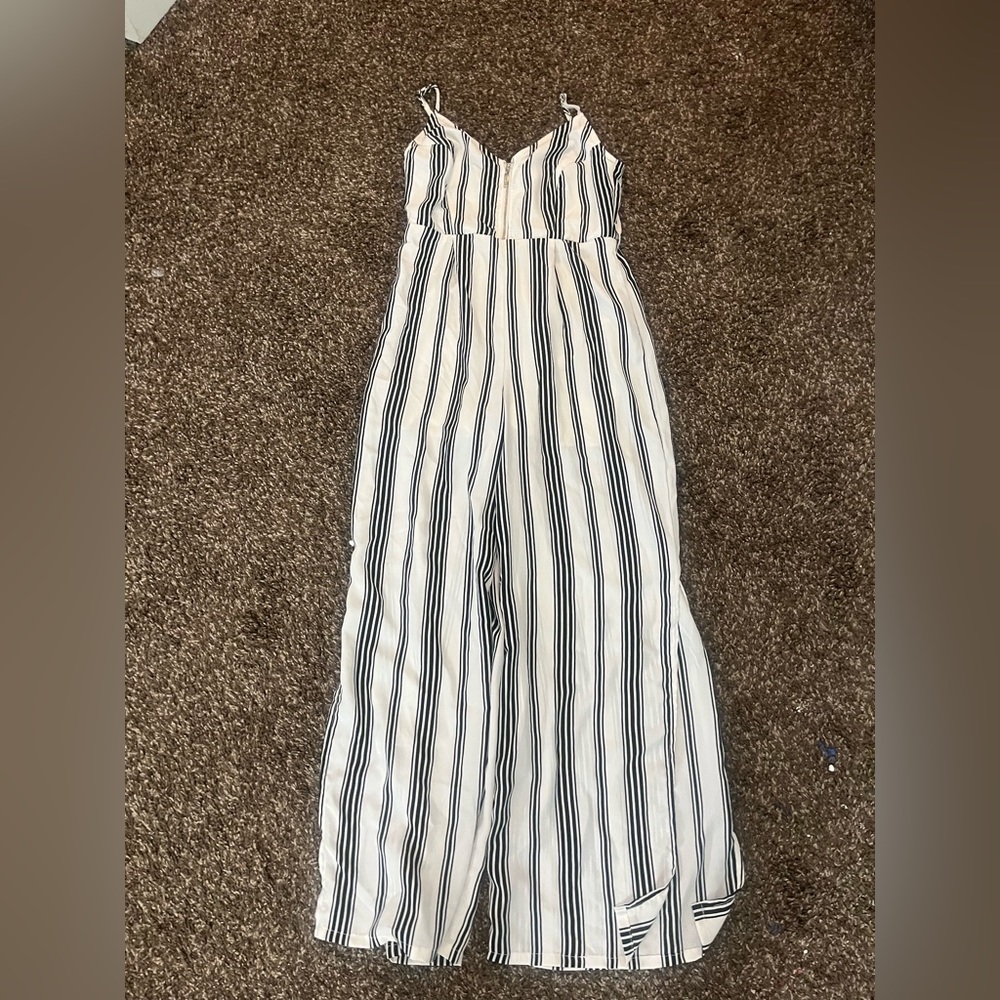brand: guess, size: XS, color: black and white